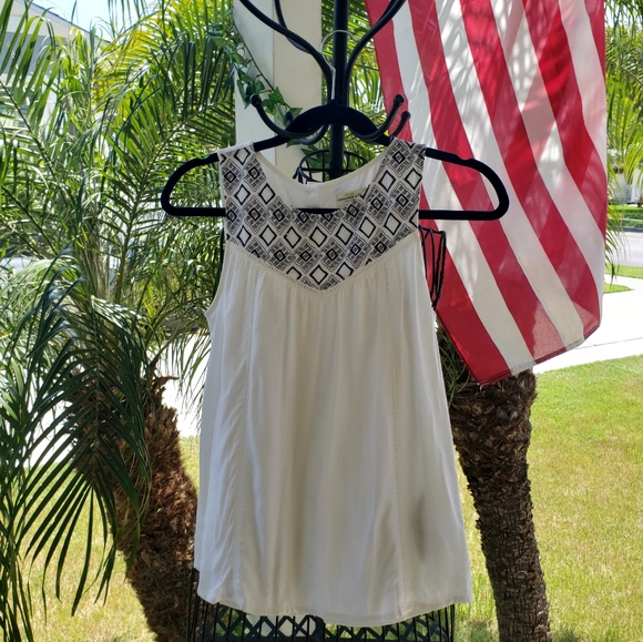 Abercrombie Tank - Picture 3 of 8